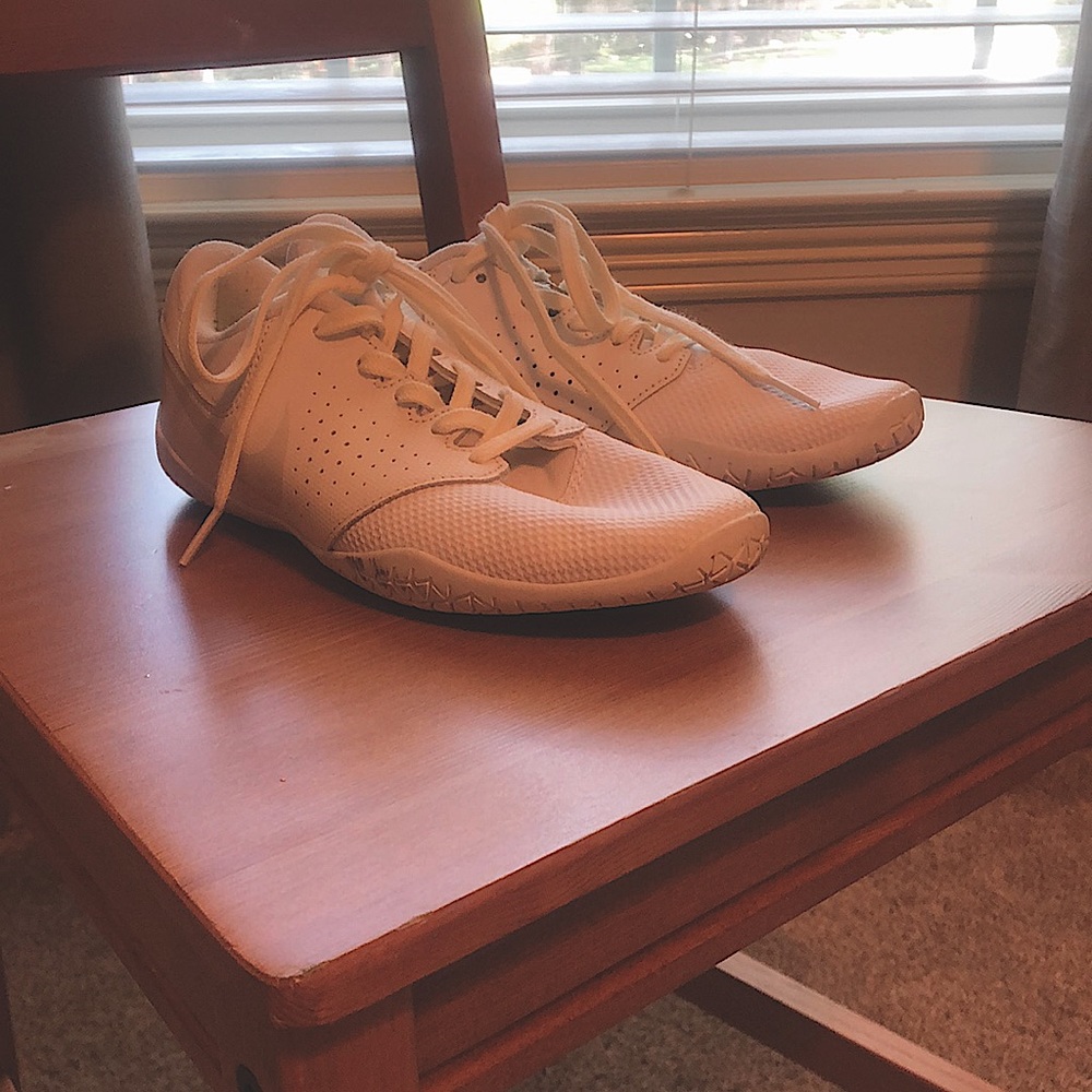 Nike cheer shoes